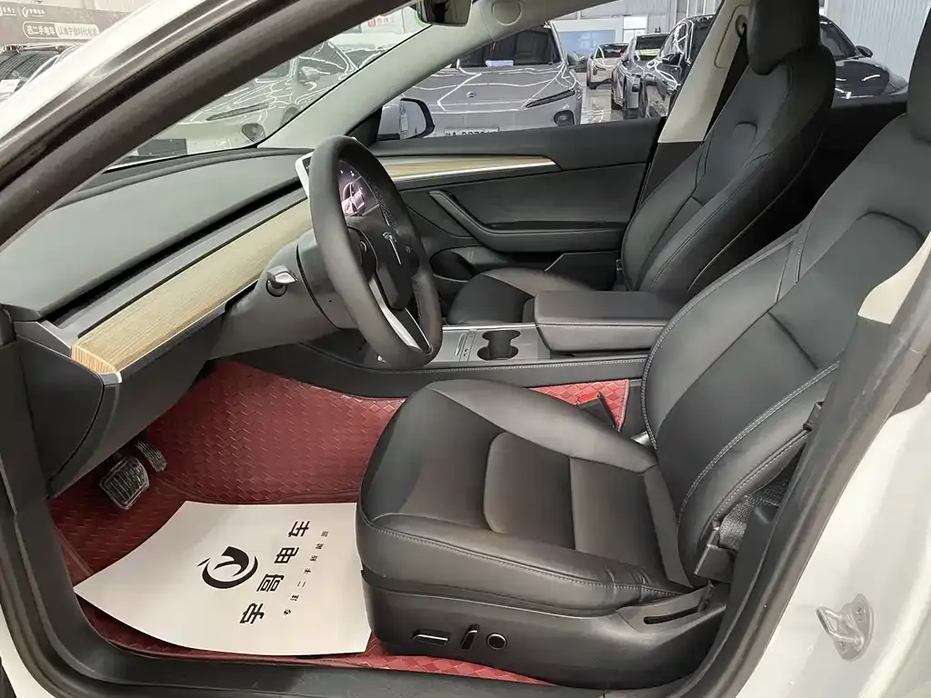 Tesla Model 3 — фото 9