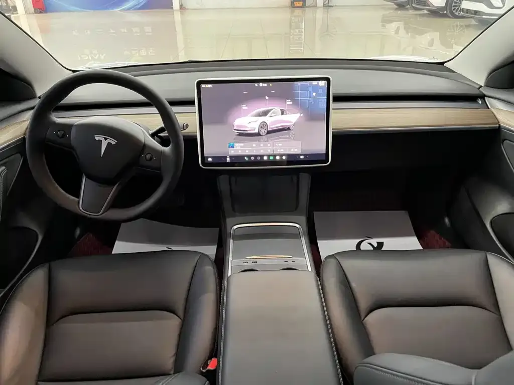 Tesla Model 3 — фото 3