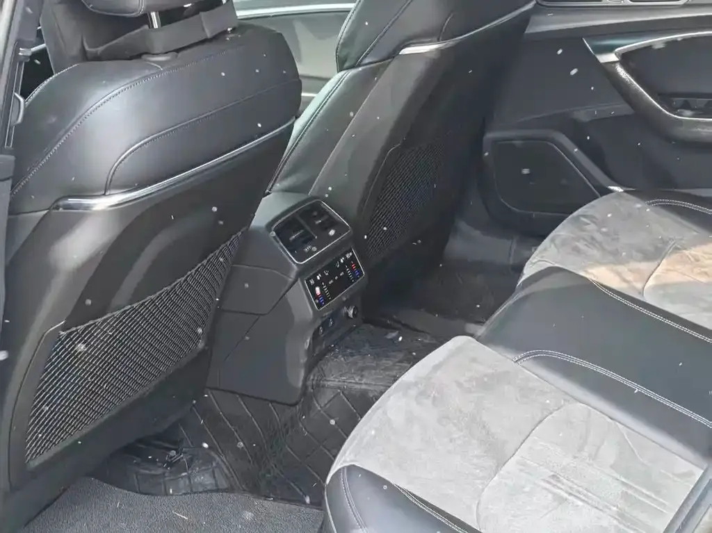 Audi A6L 2024 из CN, фото 2