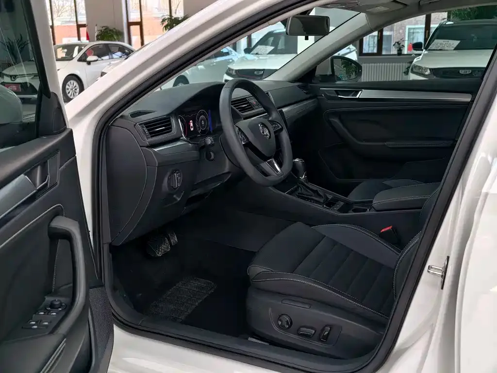 Skoda Superb 2022 из CN, фото 2