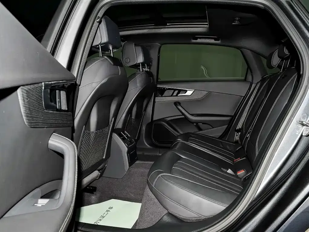 Audi A4L 2023 из CN, фото 7
