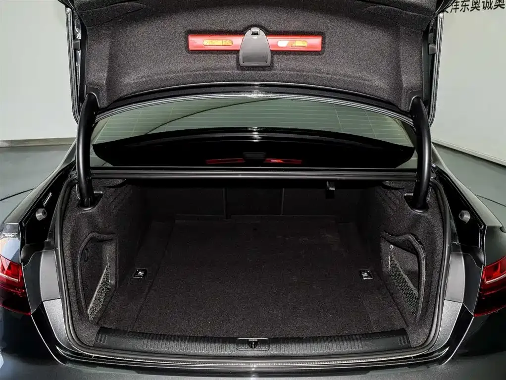 Audi A4L 2023 из CN, фото 10