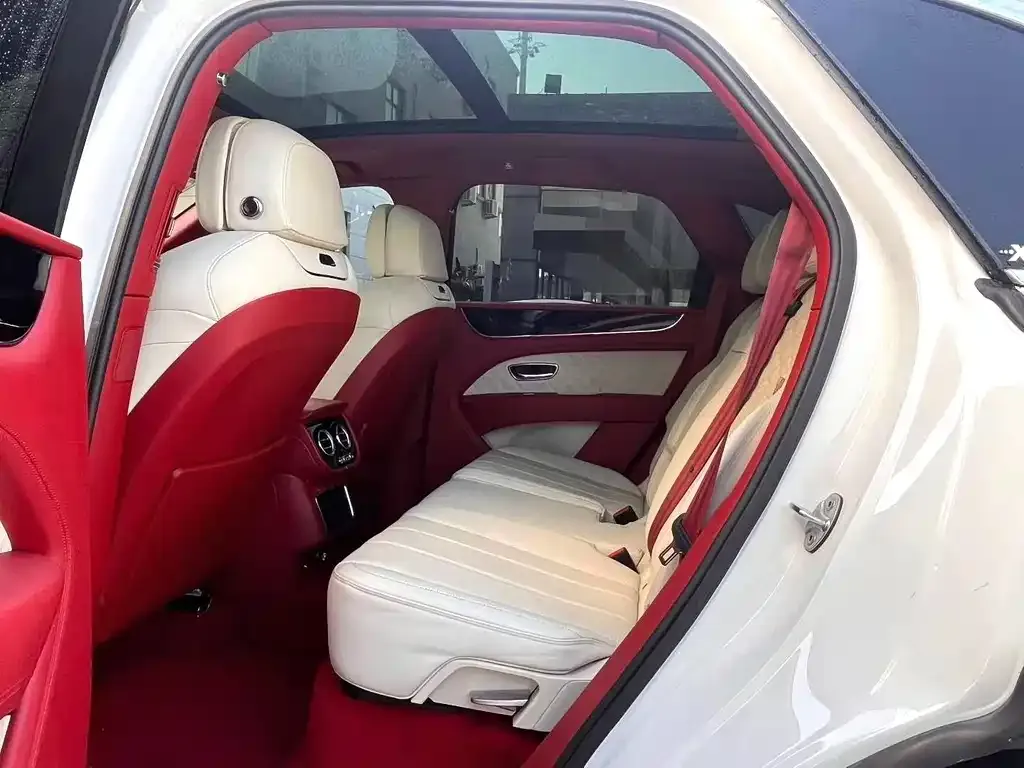 Bentley Bentayga 2022 из CN, фото 5