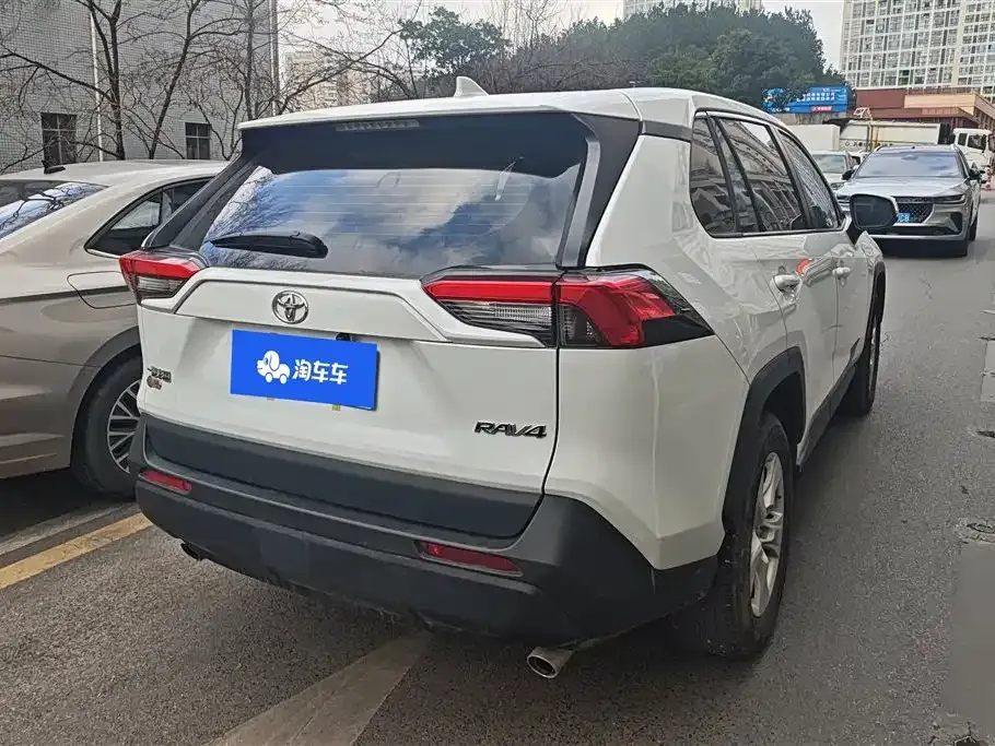 Toyota RAV4 2024 из CN, фото 5