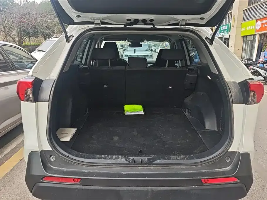 Toyota RAV4 2024 из CN, фото 2