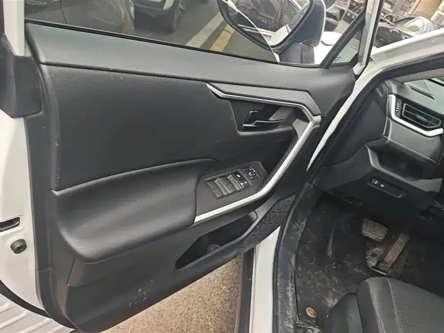 Toyota RAV4 2024 из CN, фото 4