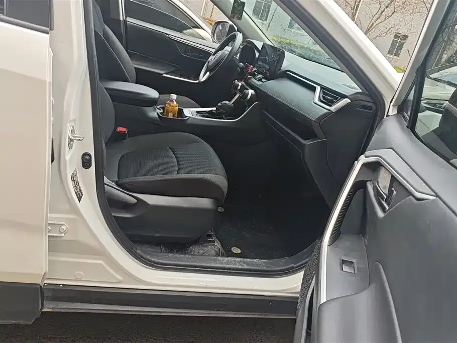 Toyota RAV4 2024 из CN, фото 8