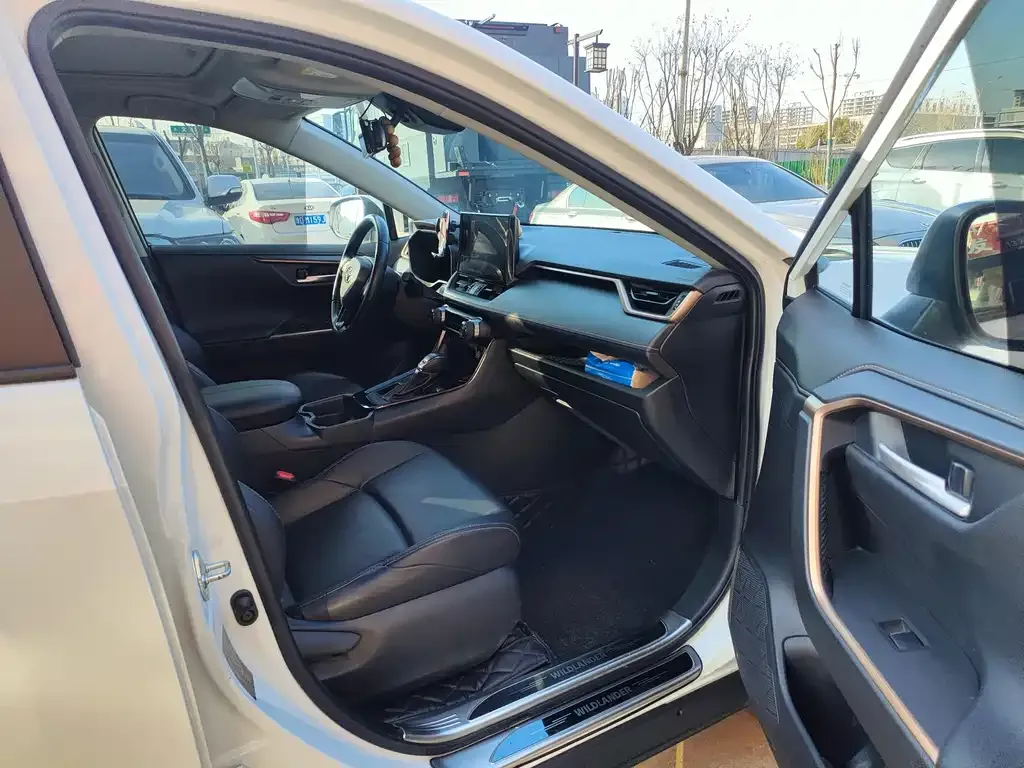Toyota Wildlander 2023 из CN, фото 6