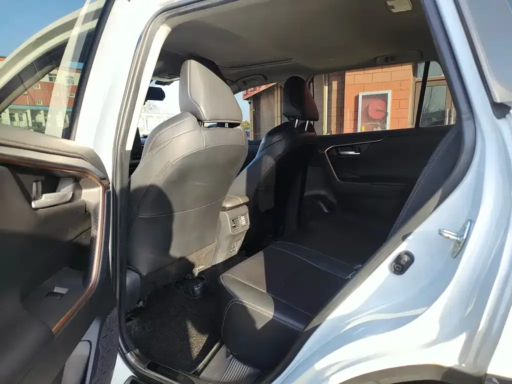 Toyota Wildlander 2023 из CN, фото 2