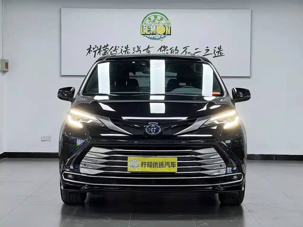Toyota Sienna — фото 3