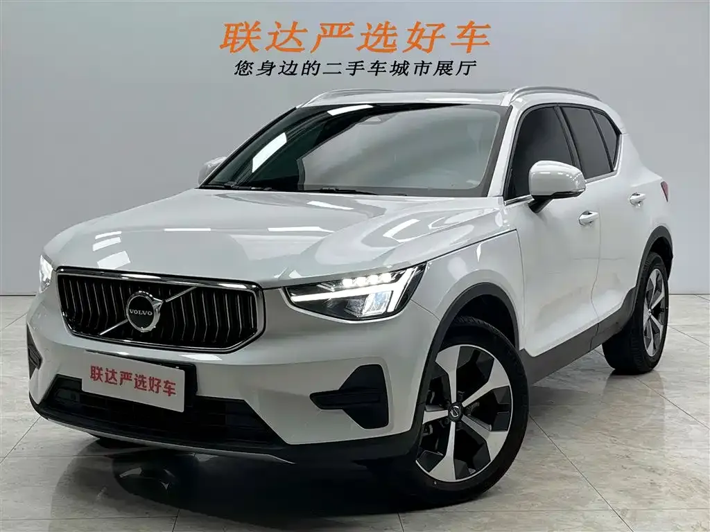Volvo XC40 — фото 1
