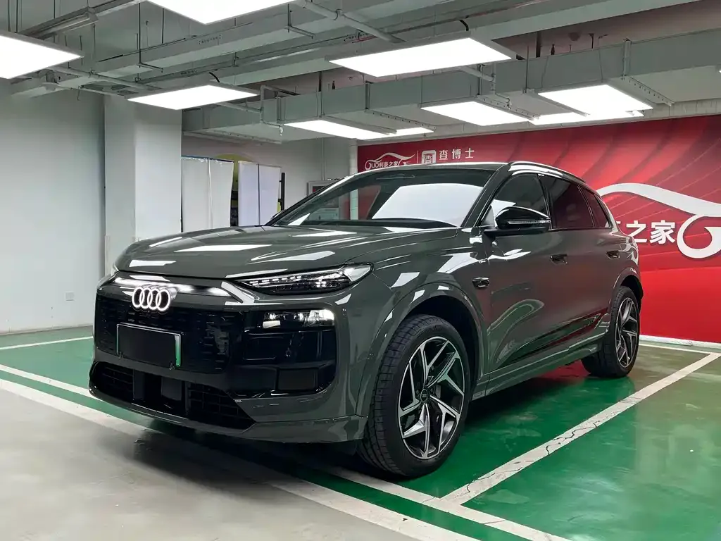 Audi Q6L e-tron — фото 1