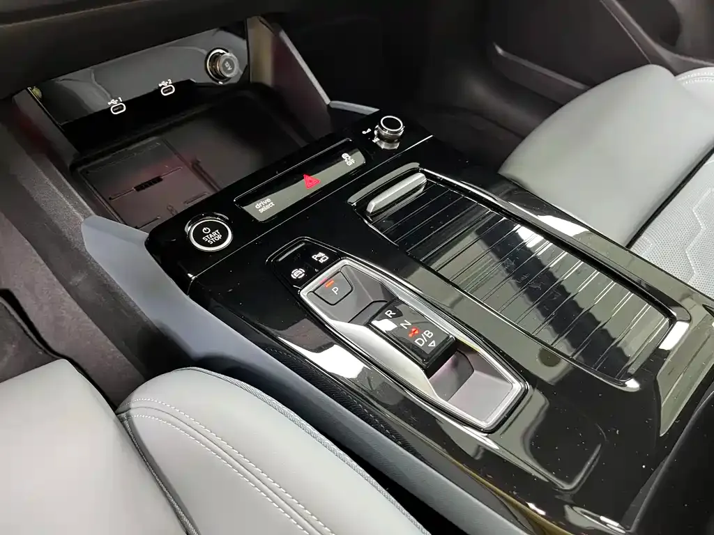 Audi Q6L e-tron — фото 5