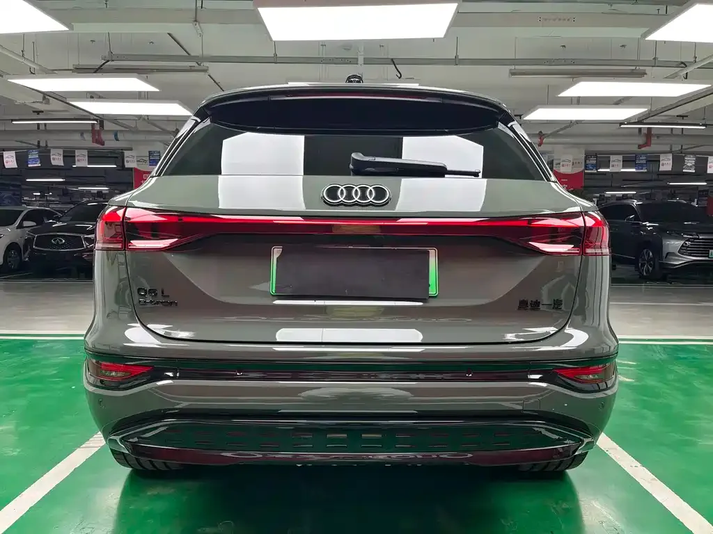 Audi Q6L e-tron — фото 3