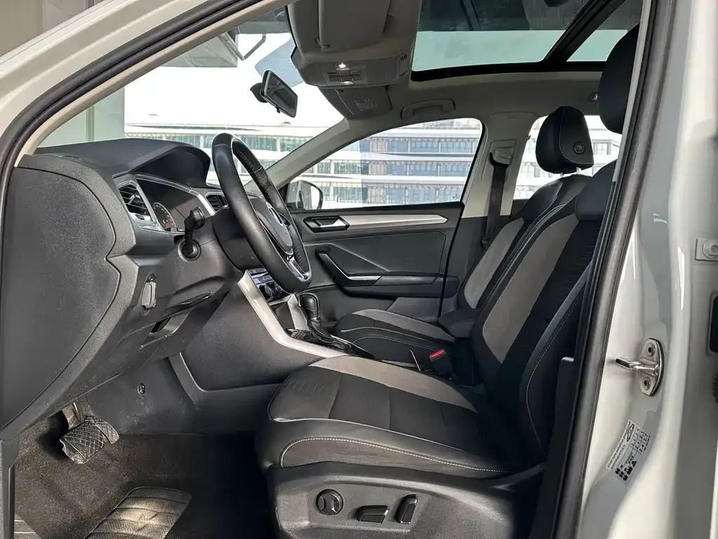 Volkswagen T-Roc 2023 из CN, фото 4