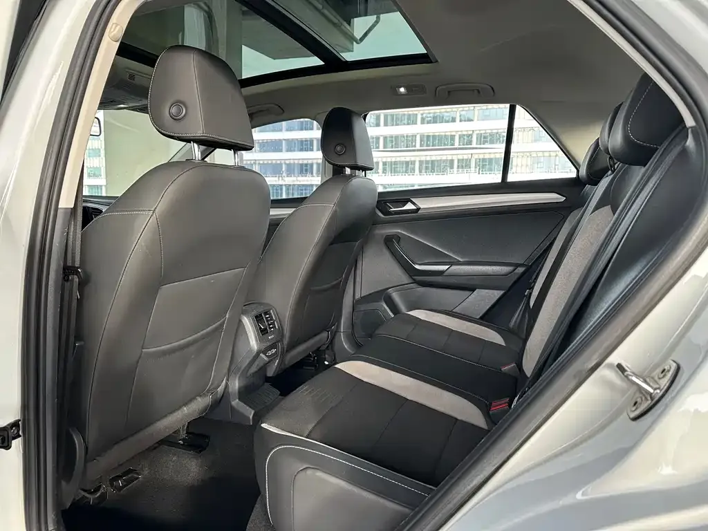 Volkswagen T-Roc 2023 из CN, фото 3