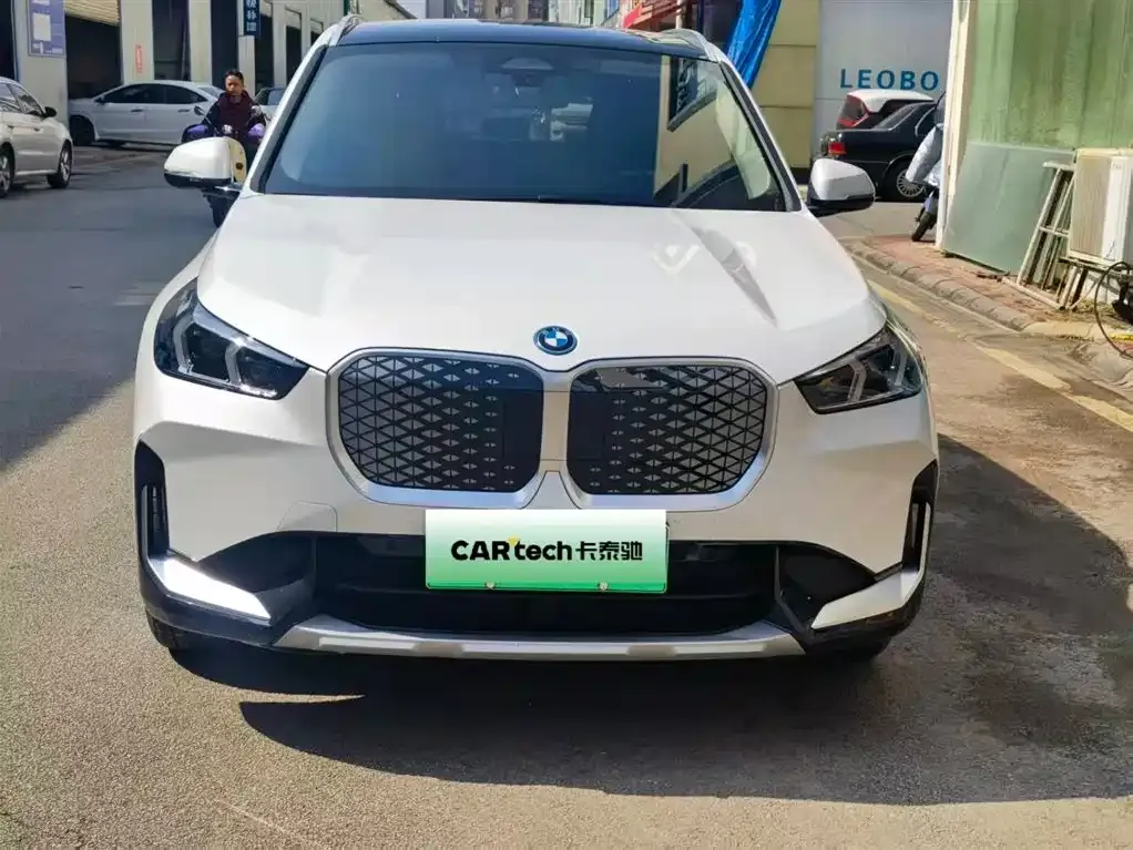BMW iX1 2025 из CN, фото 6