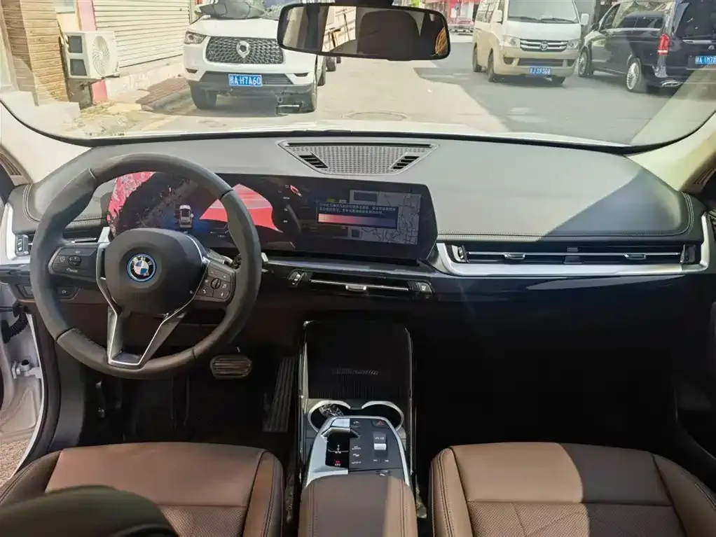 BMW iX1 2025 из CN, фото 8