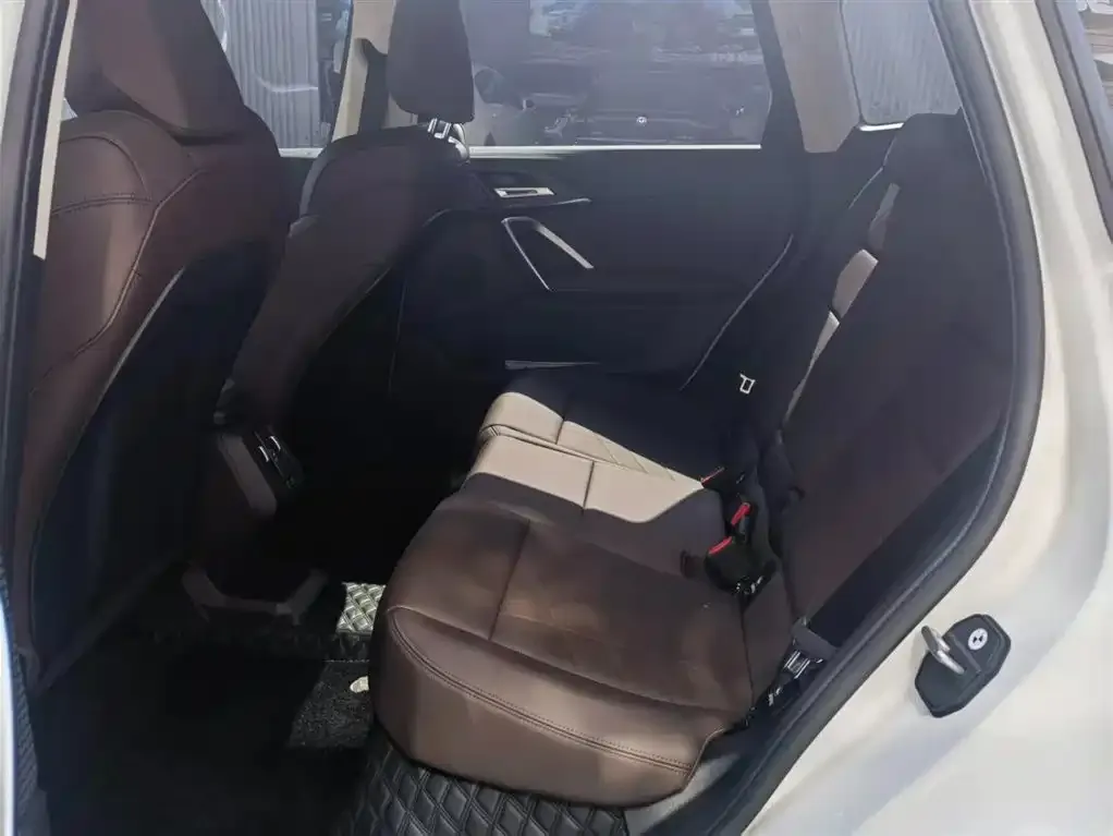 BMW iX1 2025 из CN, фото 2