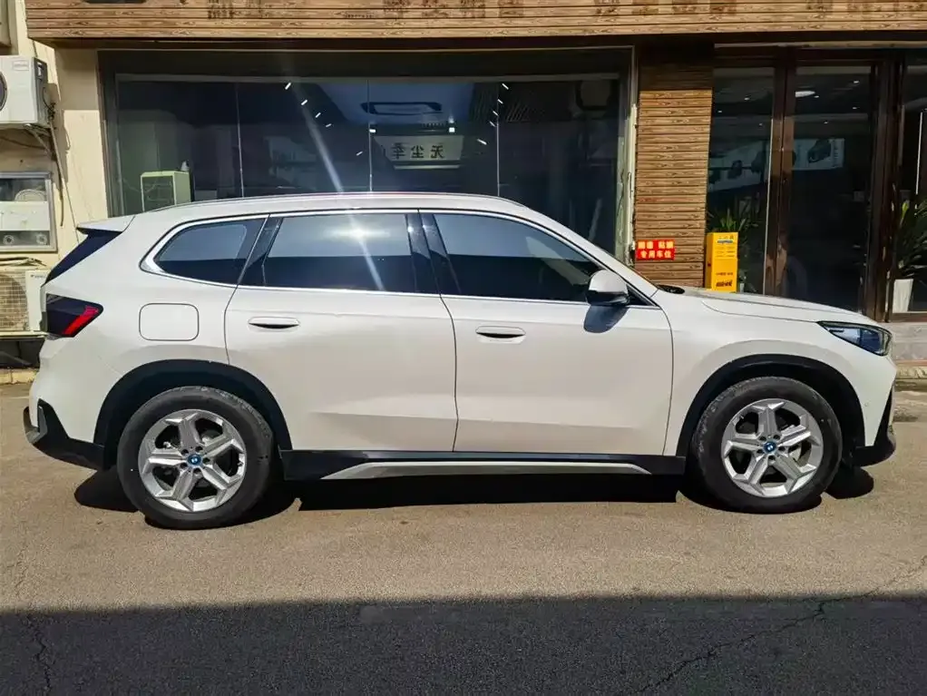 BMW iX1 2025 из CN, фото 3