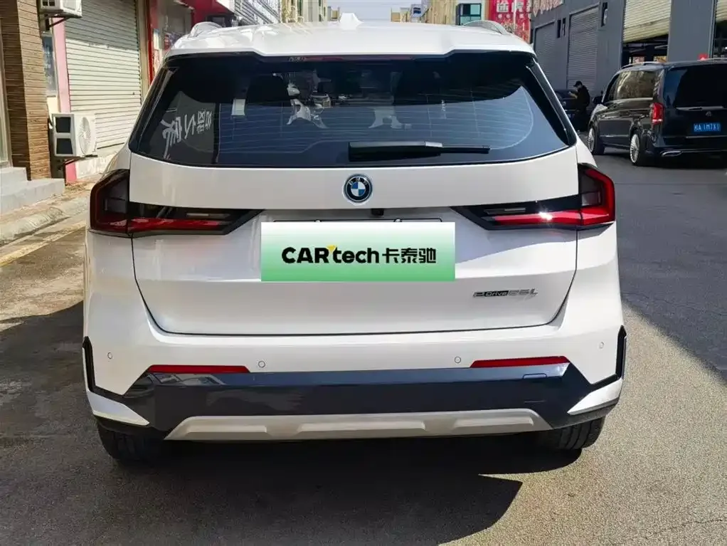 BMW iX1 2025 из CN, фото 4