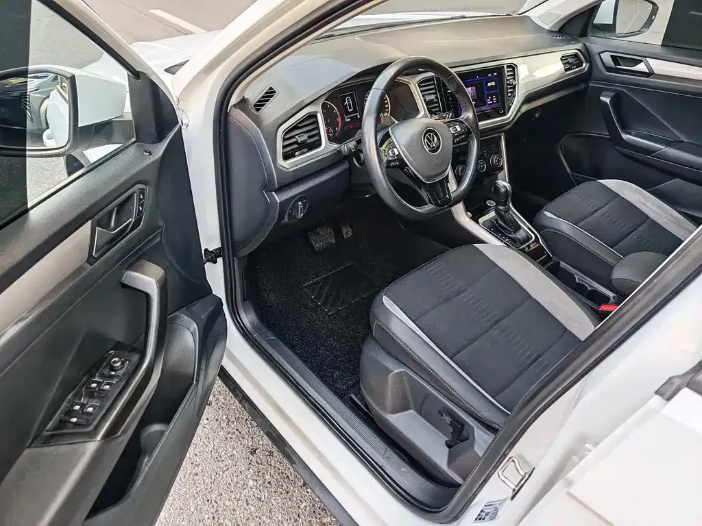 Volkswagen T-Roc 2023 из CN, фото 9
