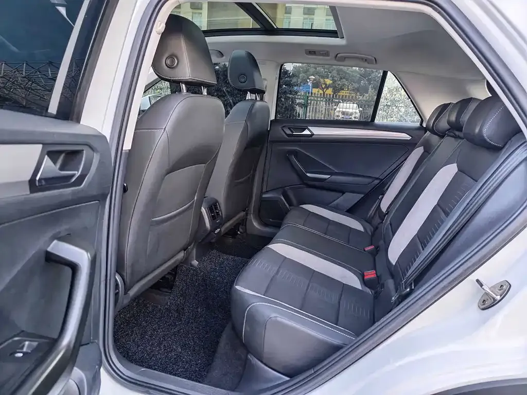 Volkswagen T-Roc 2023 из CN, фото 3