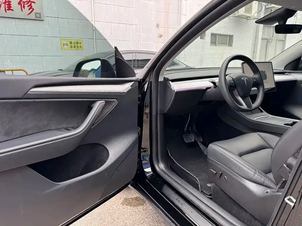 Tesla Model Y 2024 из CN, фото 8