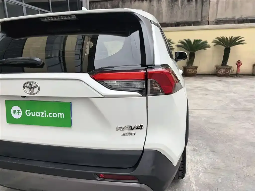 Toyota RAV4 2021 из CN, фото 3