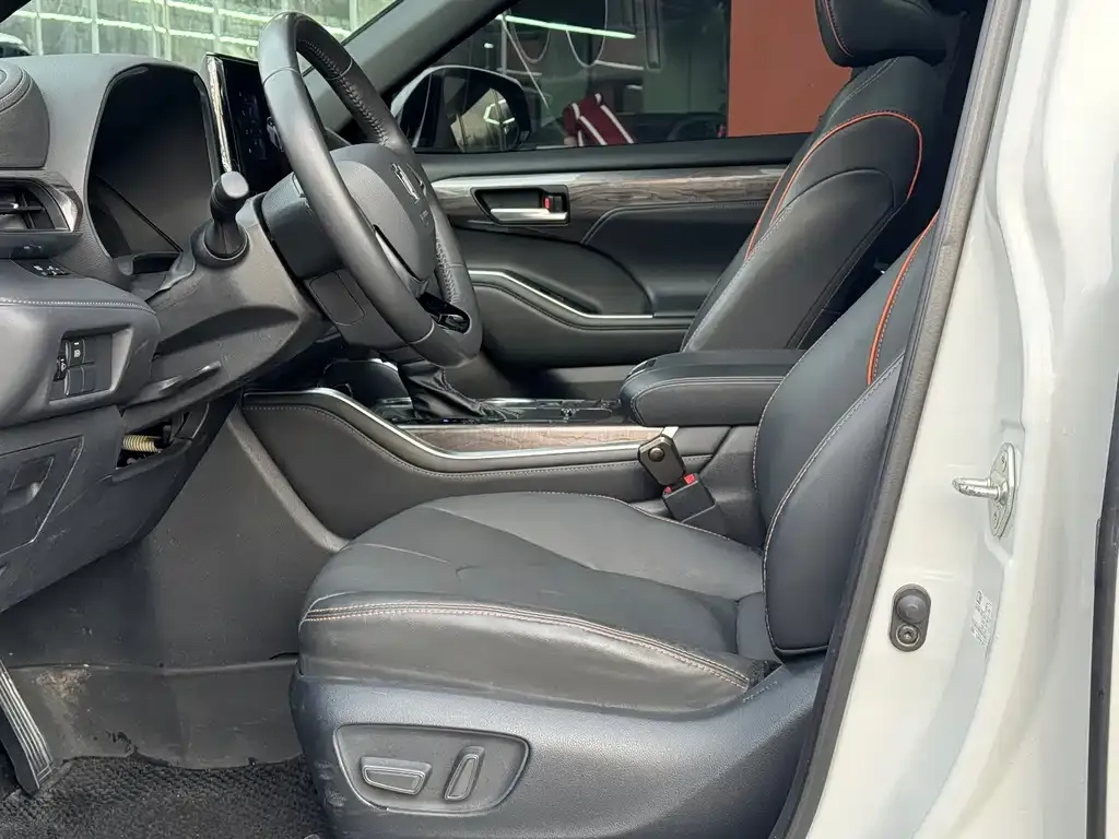 Toyota Crown Kluger 2024 из CN, фото 6
