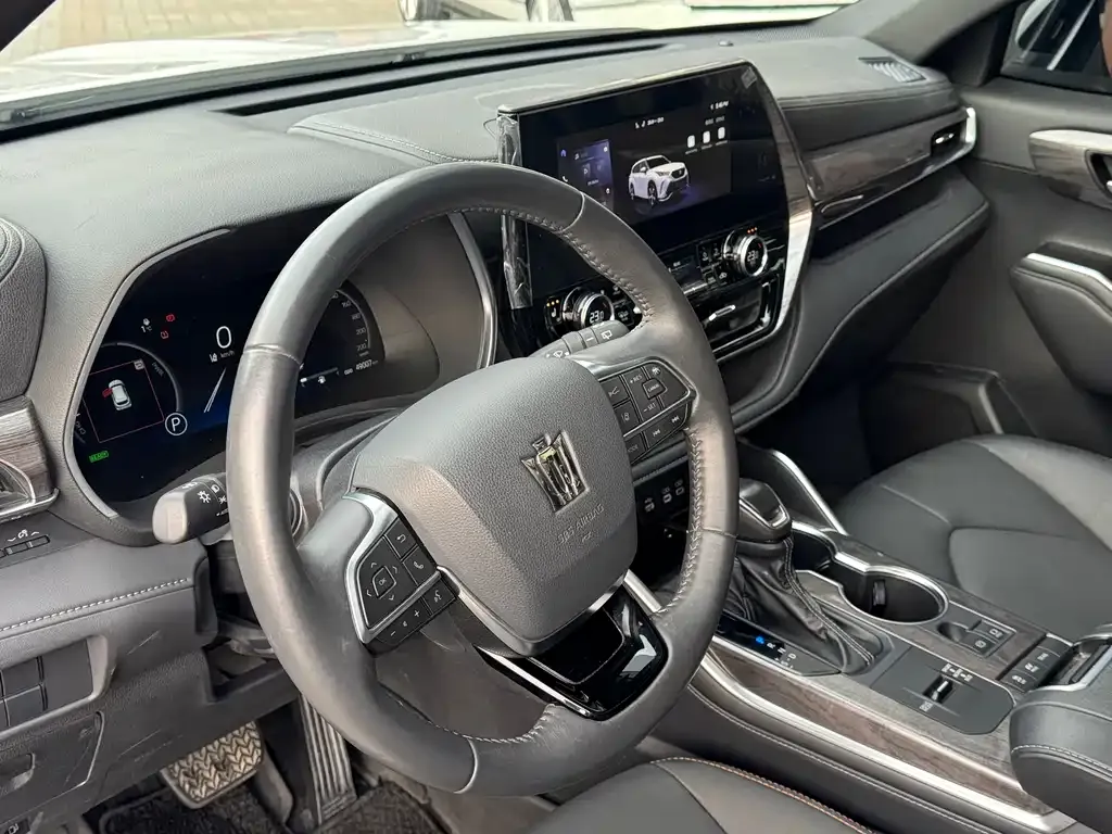 Toyota Crown Kluger 2024 из CN, фото 10