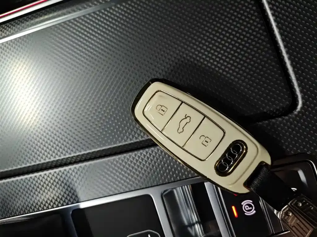Audi A6L 2023 из CN, фото 6