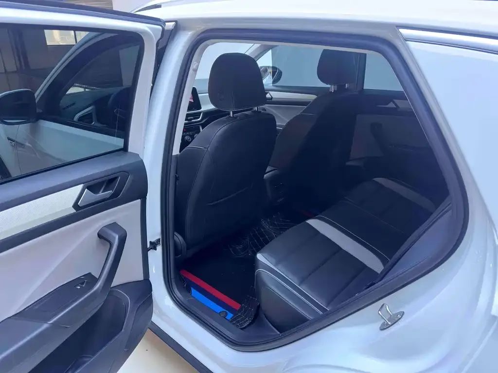 Volkswagen T-Roc 2023 из CN, фото 10