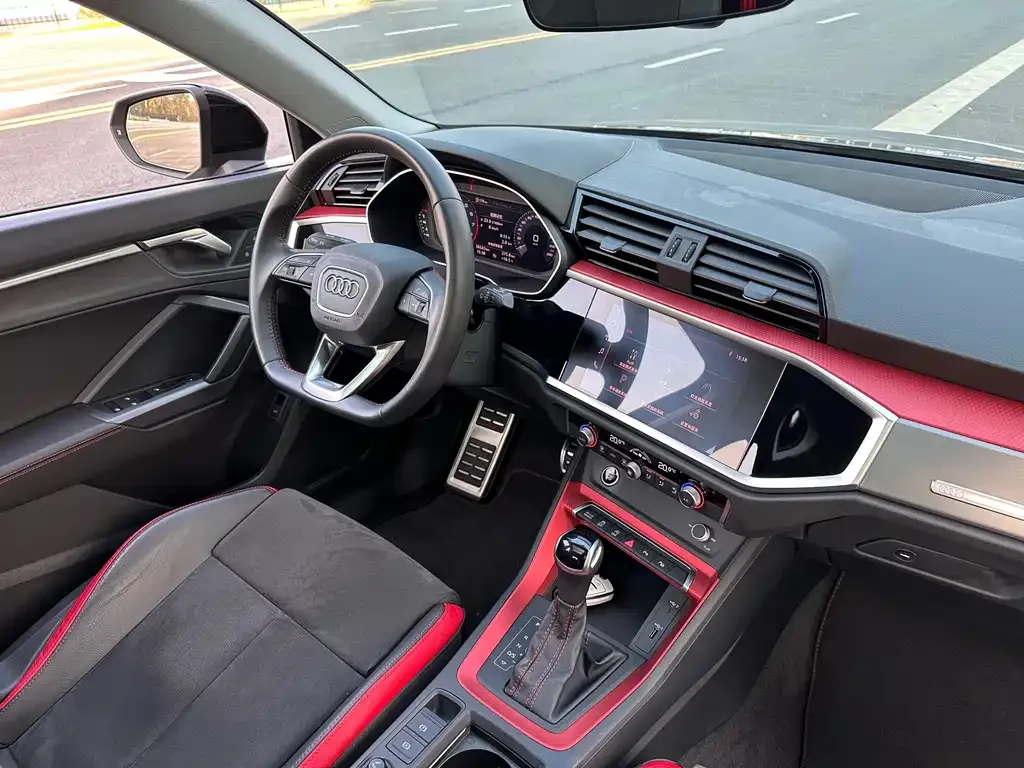 Audi Q3 2021 из CN, фото 4