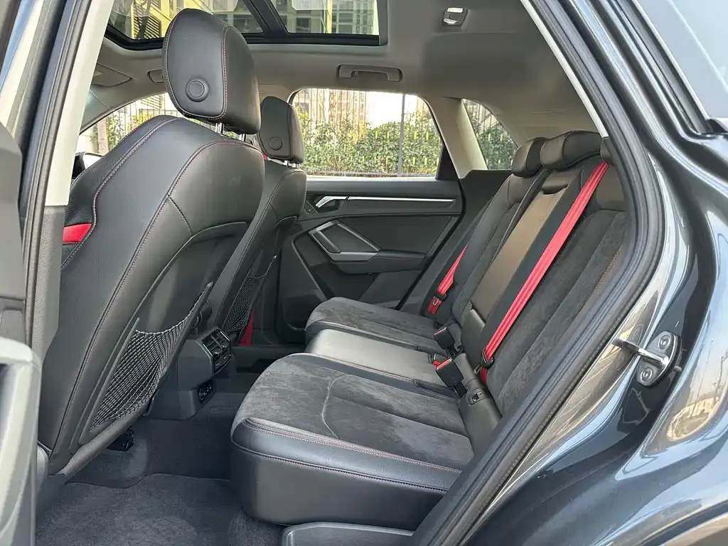 Audi Q3 2021 из CN, фото 7