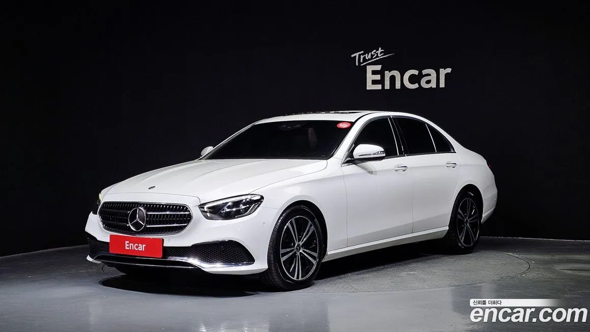 Mercedes-Benz E-Class — фото 1