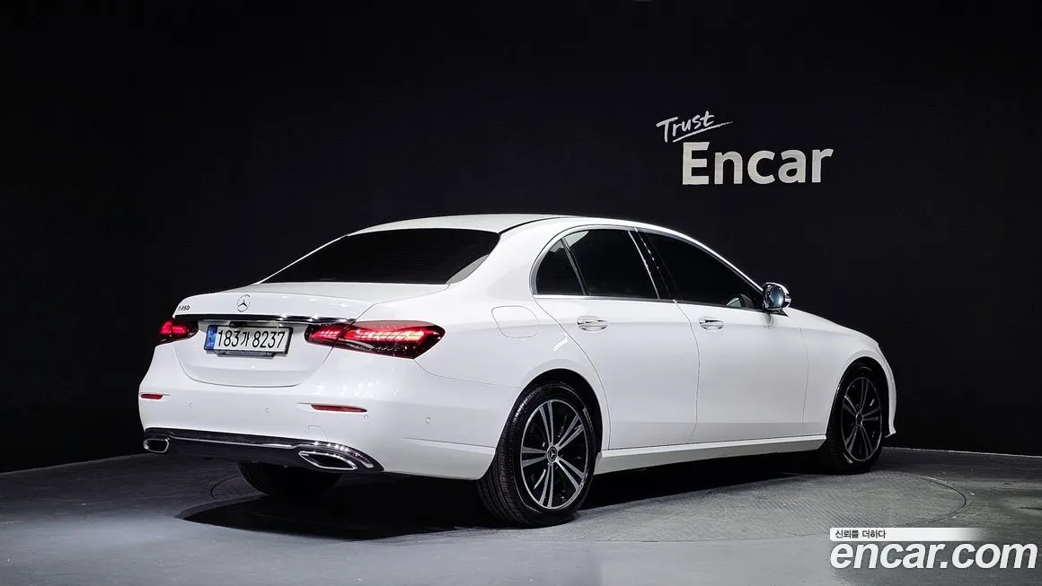 Mercedes-Benz E-Class — фото 2