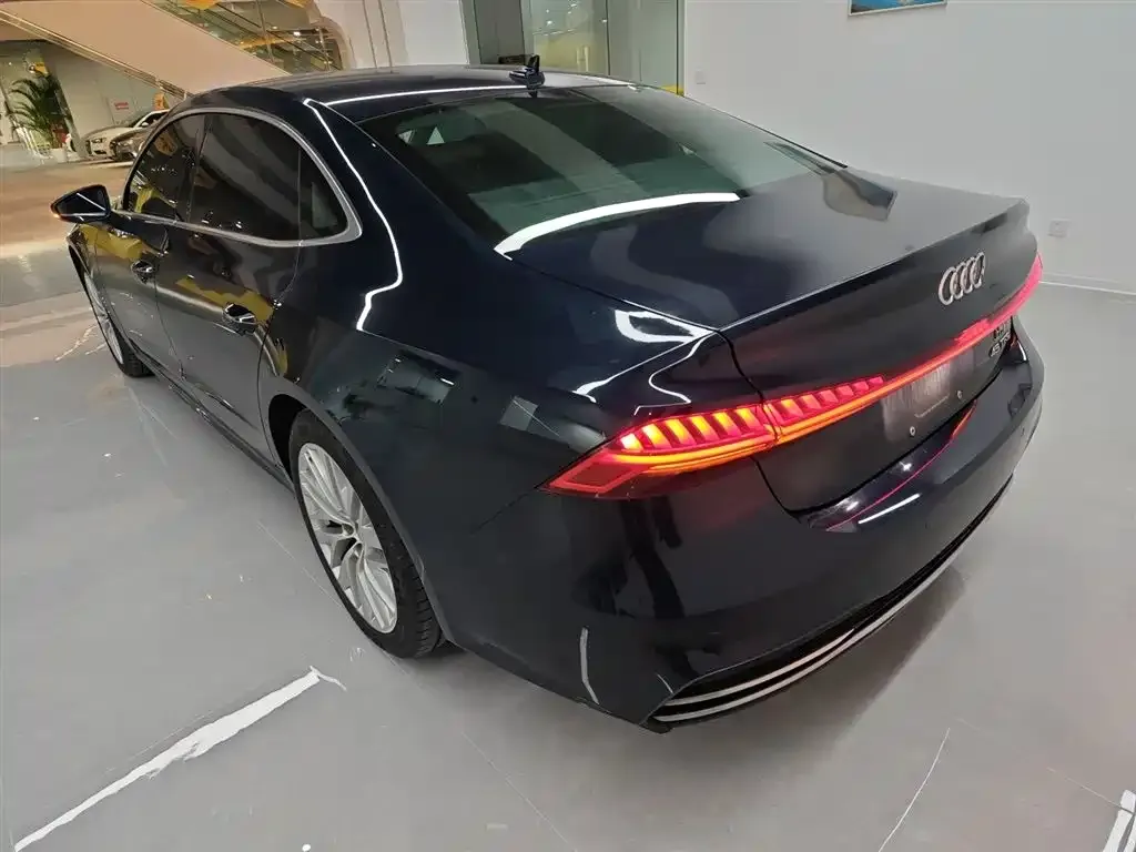 Audi A7L 2023 из CN, фото 3