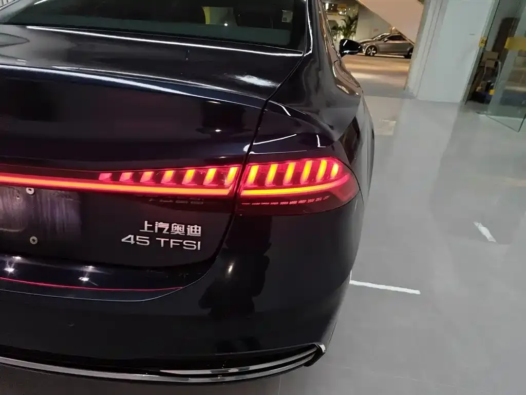 Audi A7L 2023 из CN, фото 7