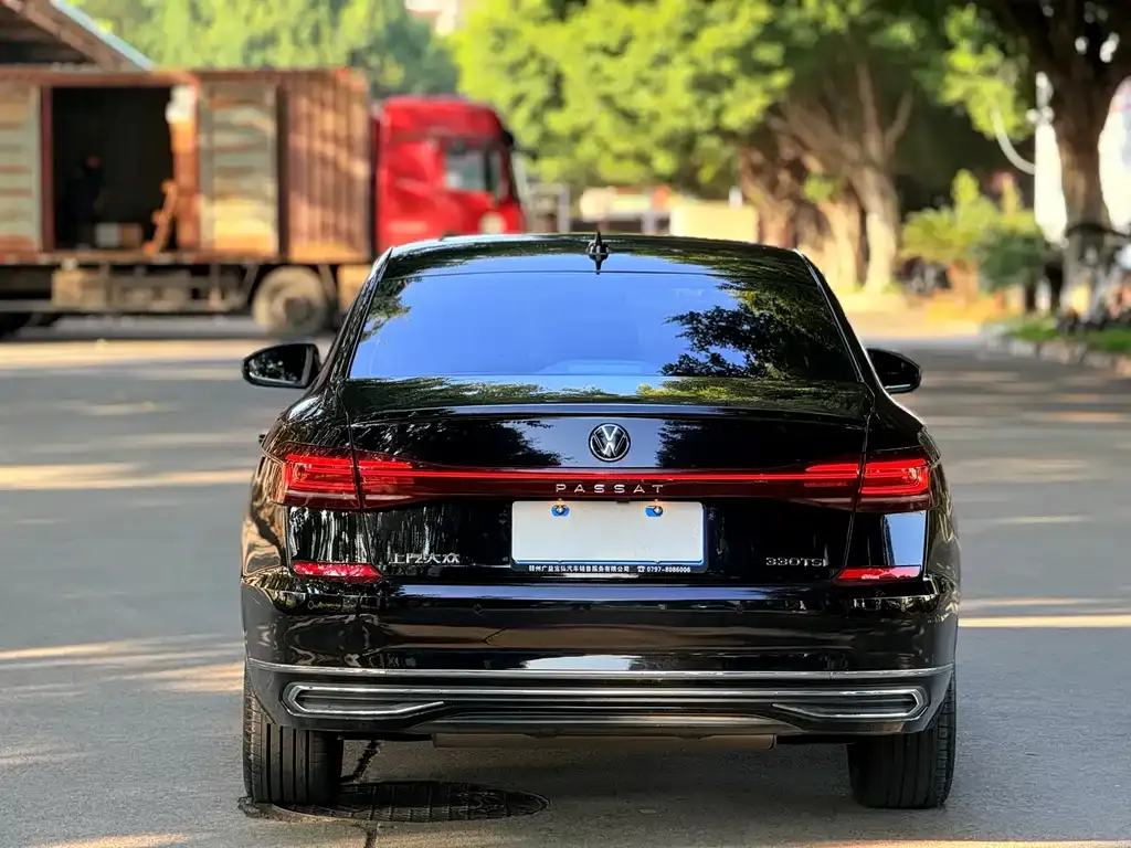 Volkswagen Passat 2024 из CN, фото 2