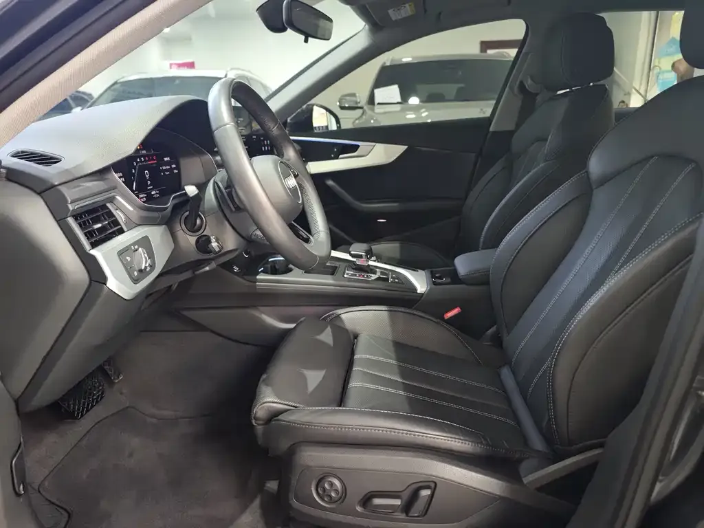 Audi A4L 2022 из CN, фото 4
