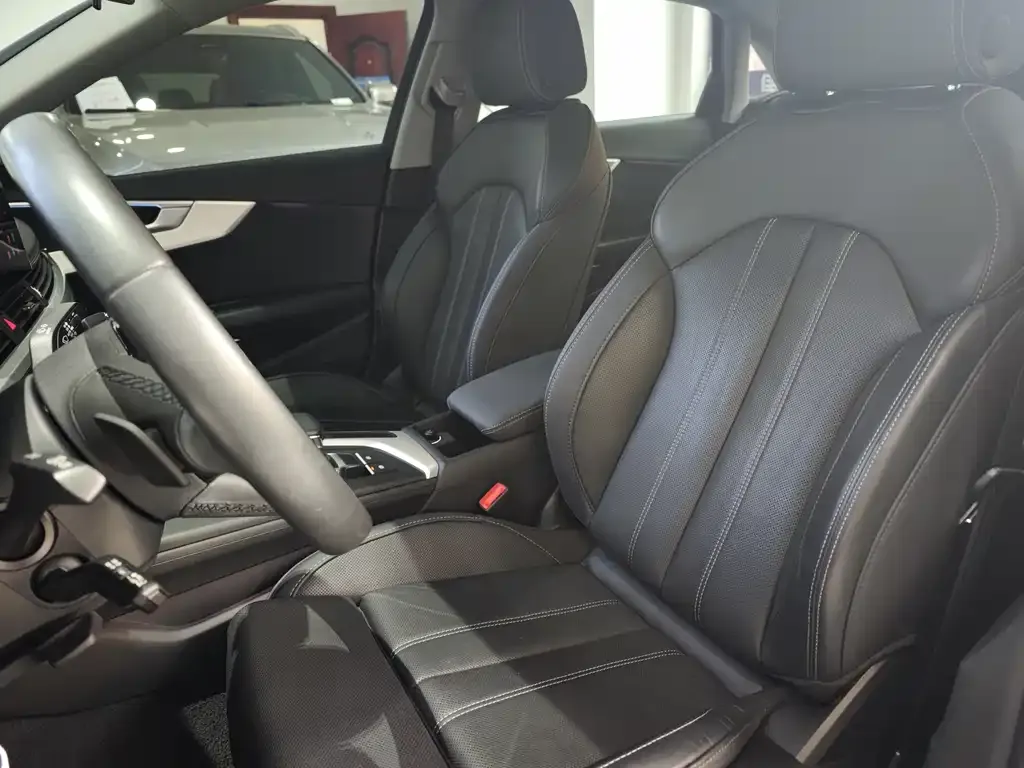 Audi A4L 2022 из CN, фото 6