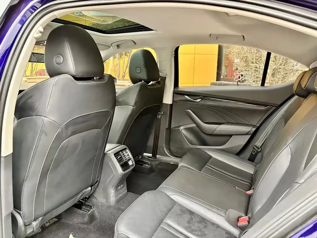 Skoda Octavia — фото 2