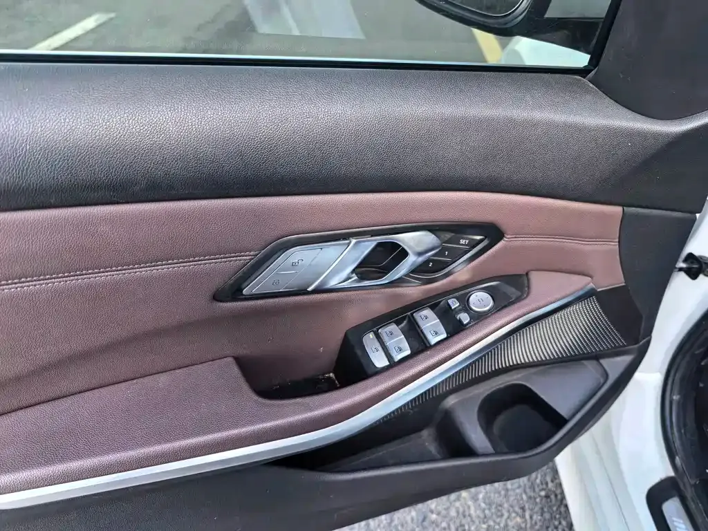 BMW 3 Series 2021 из CN, фото 8