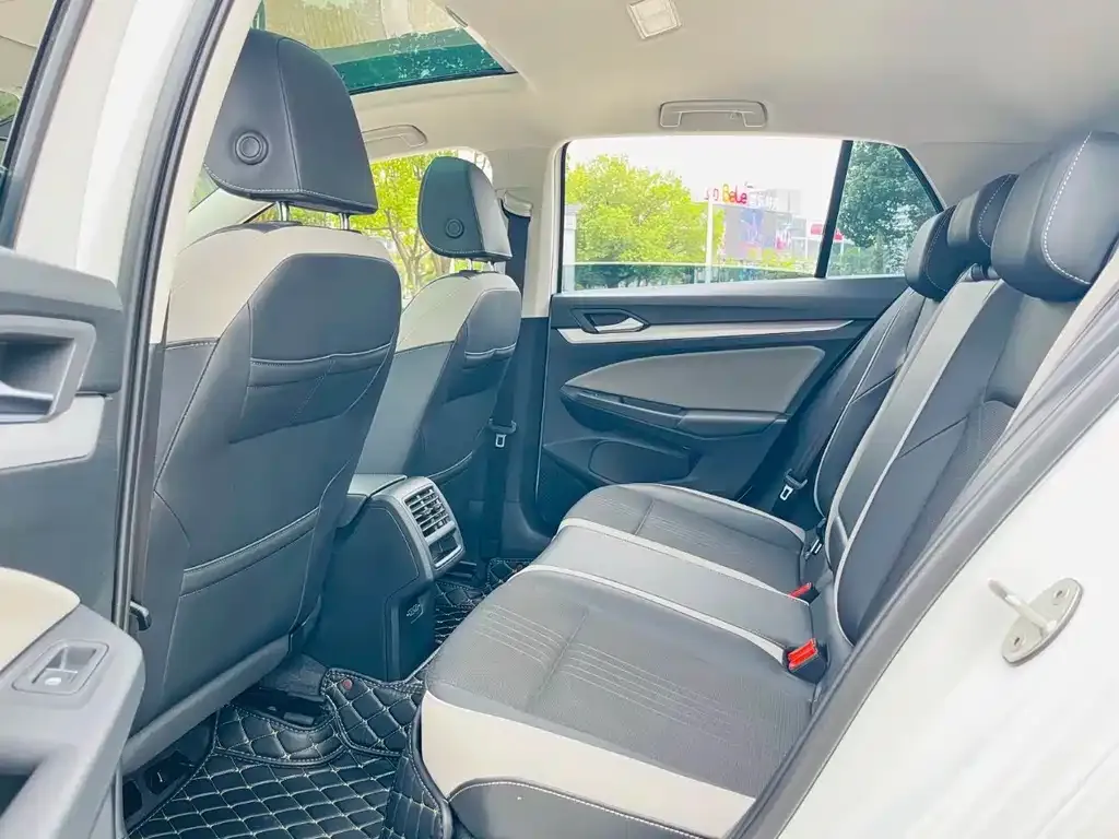 Volkswagen Golf 2021 из CN, фото 3