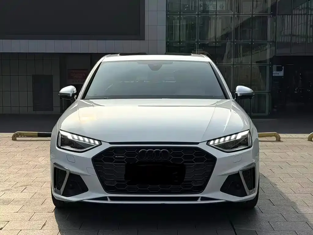 Audi A4L 2021 из CN, фото 2