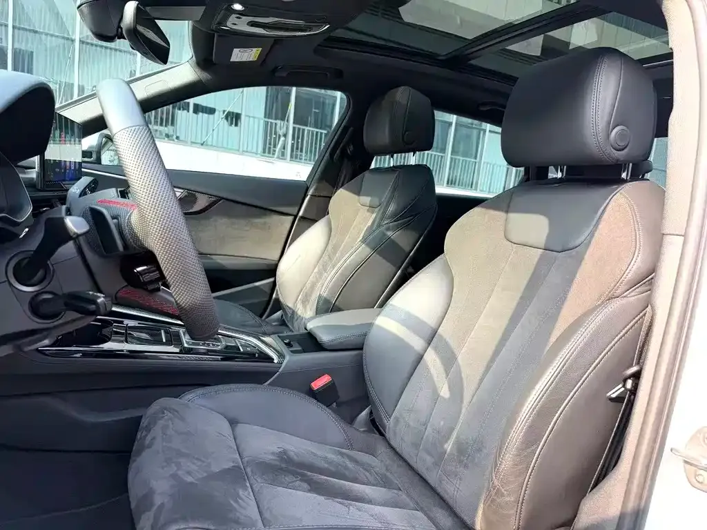 Audi A4L 2021 из CN, фото 7