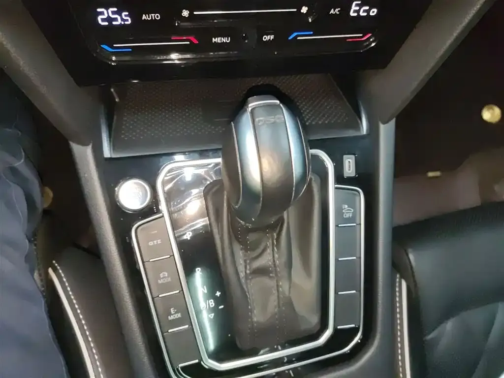 Volkswagen Magotan GTE PHEV 2022 из CN, фото 3