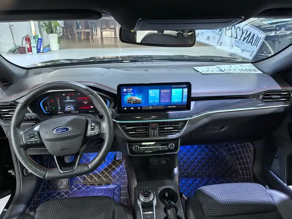 Ford Focus 2021 из CN, фото 8
