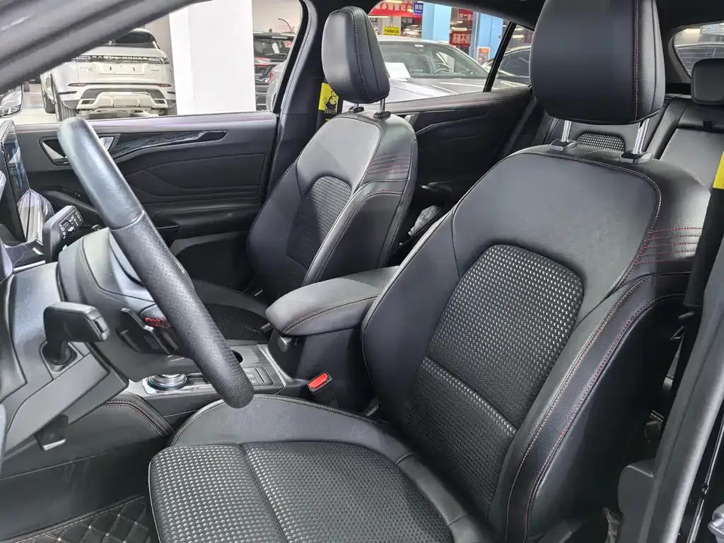 Ford Focus 2021 из CN, фото 3